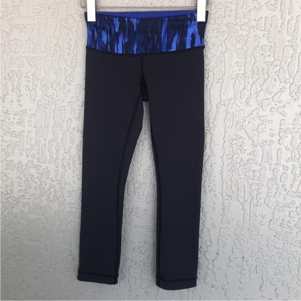 Lululemon Reversible Capri Cropped Leggings Black Blue Size 2